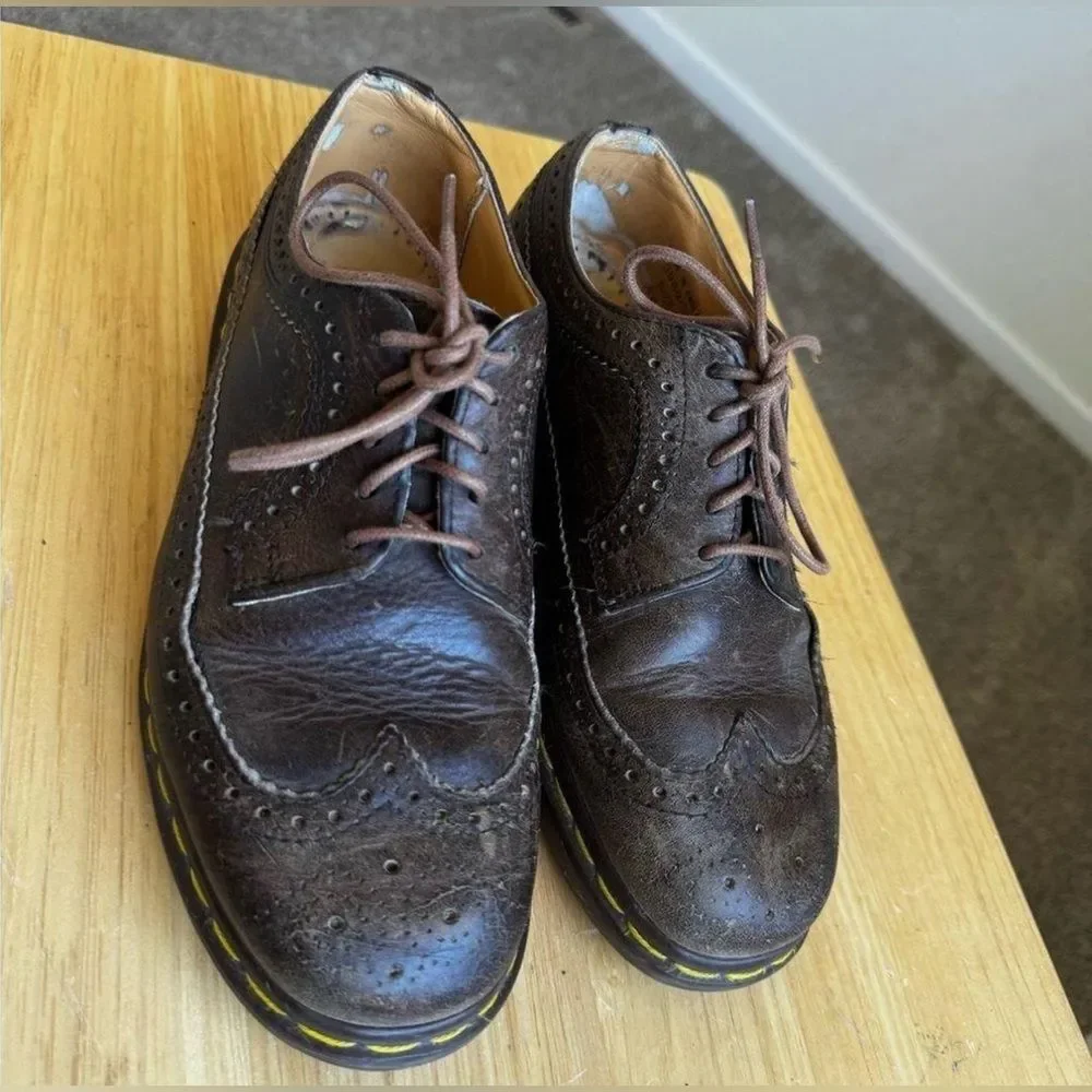 DR Martens Brown UK size 7 US9 England Leather Brogue Wingtip Oxford Shoes